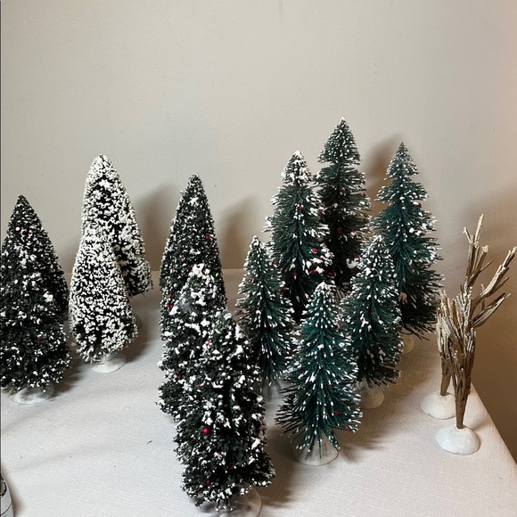 Hawthorne Village Norman Rockwell trees. Various varieties. - Picture 1 of 12